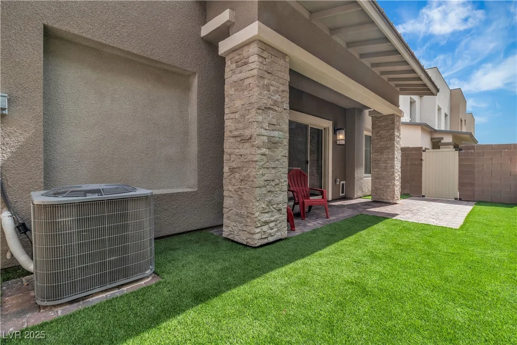 600 Carriage Hill, Las Vegas, NV 89138