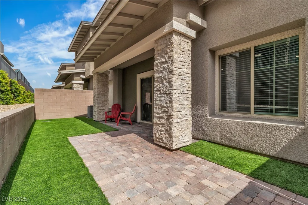 600 Carriage Hill, Las Vegas, NV 89138