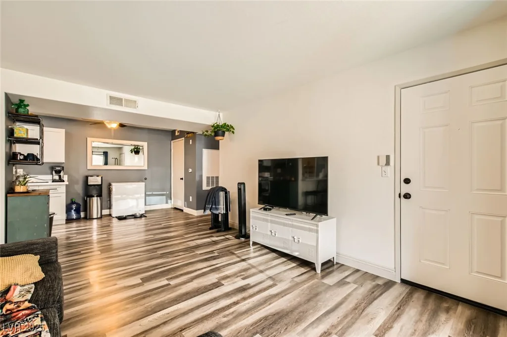 950 Seven Hills, Henderson, NV 89052