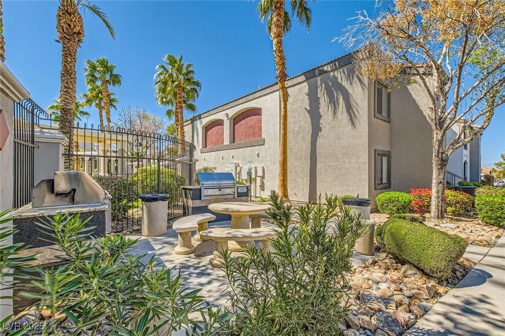950 Seven Hills, Henderson, NV 89052