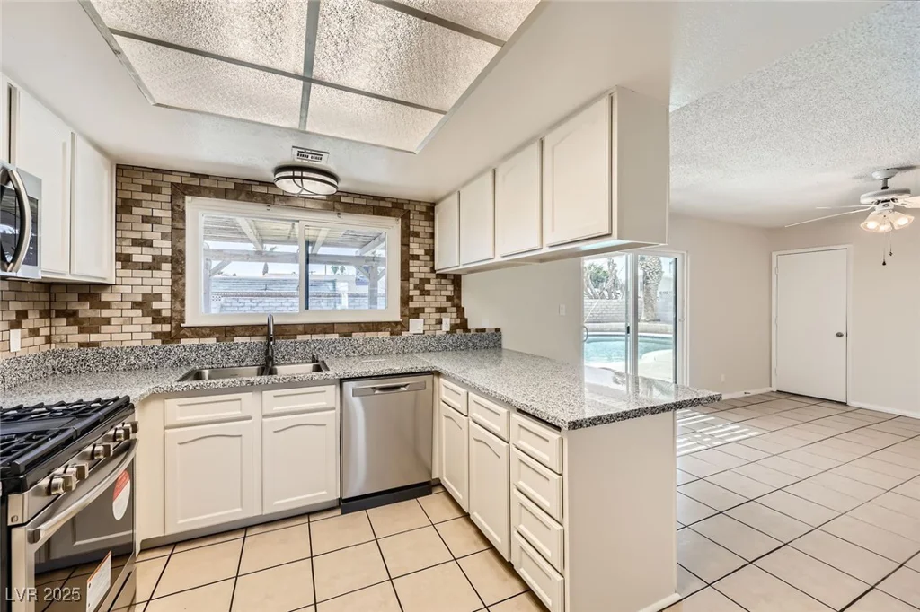 3577 Wayne, Las Vegas, NV 89121