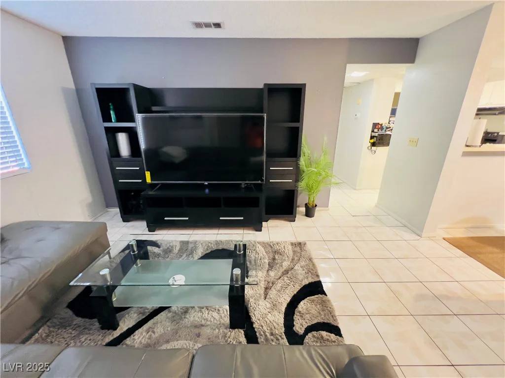 6750 Del Rey, Las Vegas, NV 89146