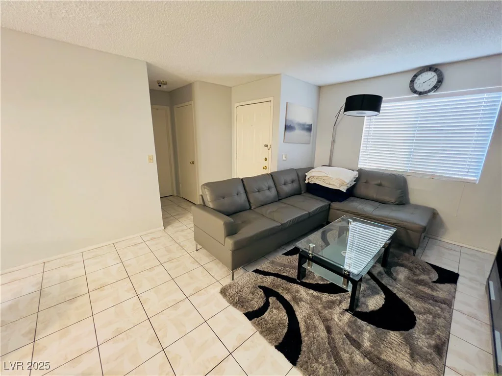 6750 Del Rey, Las Vegas, NV 89146