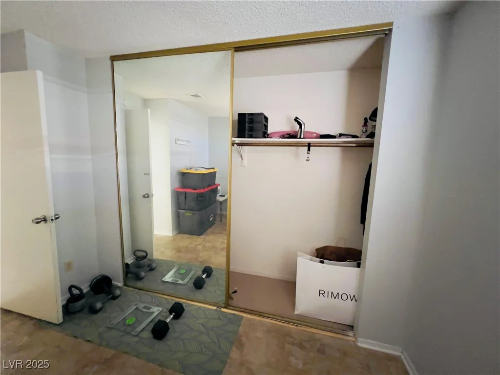 6750 Del Rey, Las Vegas, NV 89146