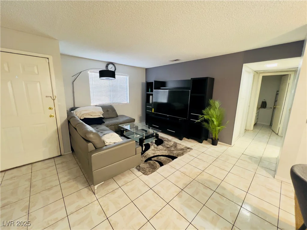 6750 Del Rey, Las Vegas, NV 89146