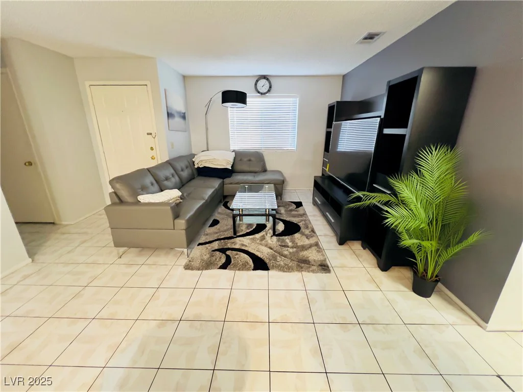 6750 Del Rey, Las Vegas, NV 89146