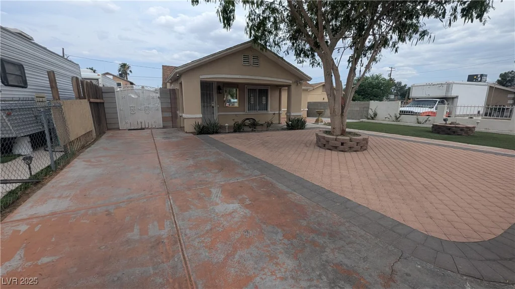 1910 Hoover, North Las Vegas, NV 89030