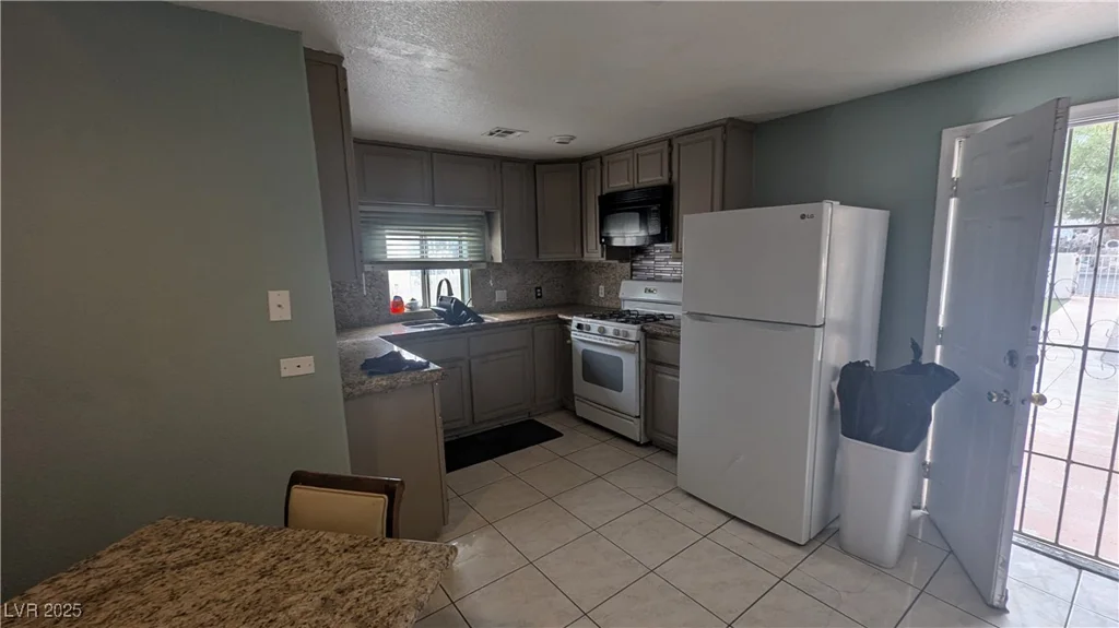 1910 Hoover, North Las Vegas, NV 89030