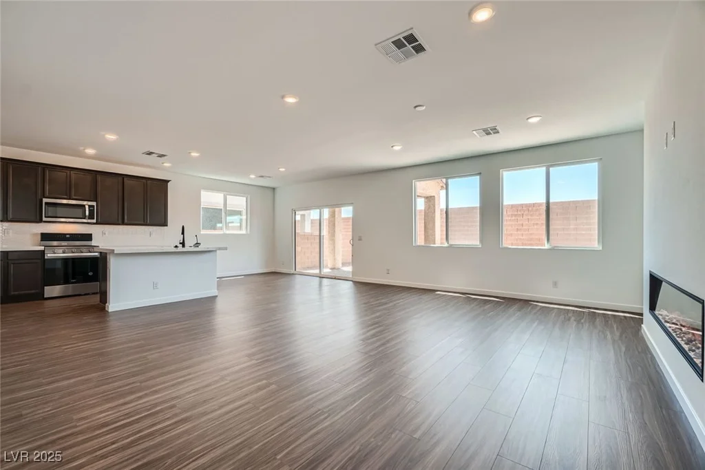 9825 Lost Horse, Las Vegas, NV 89178