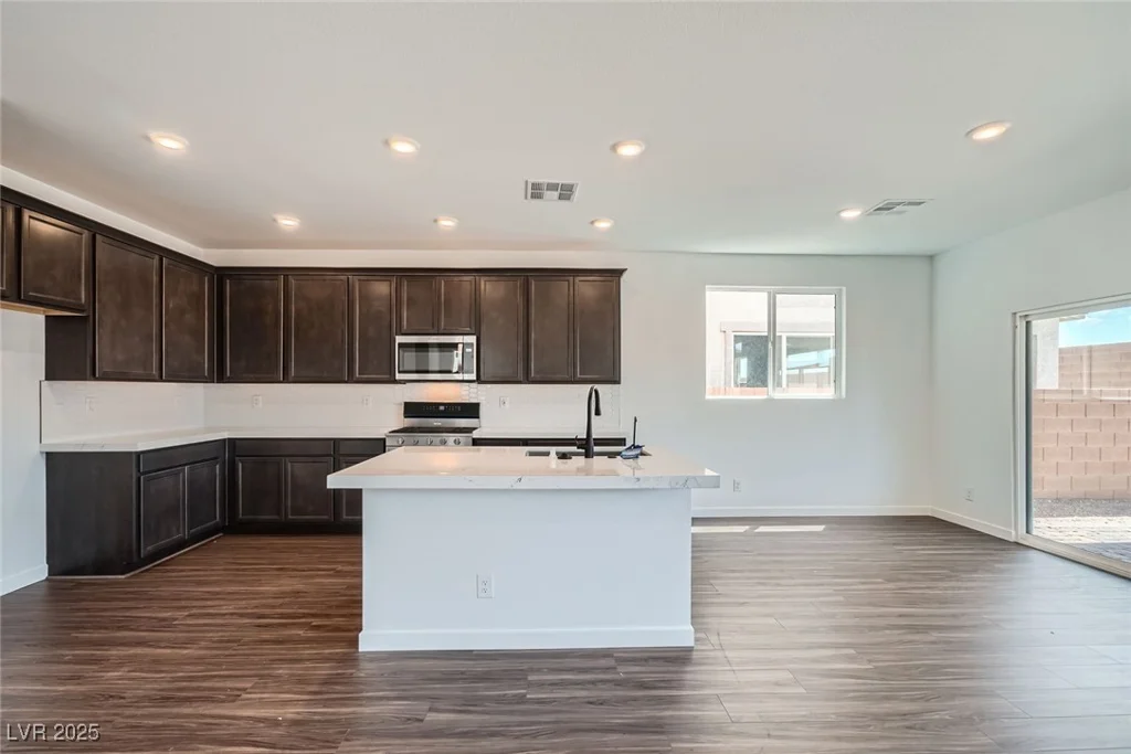 9825 Lost Horse, Las Vegas, NV 89178