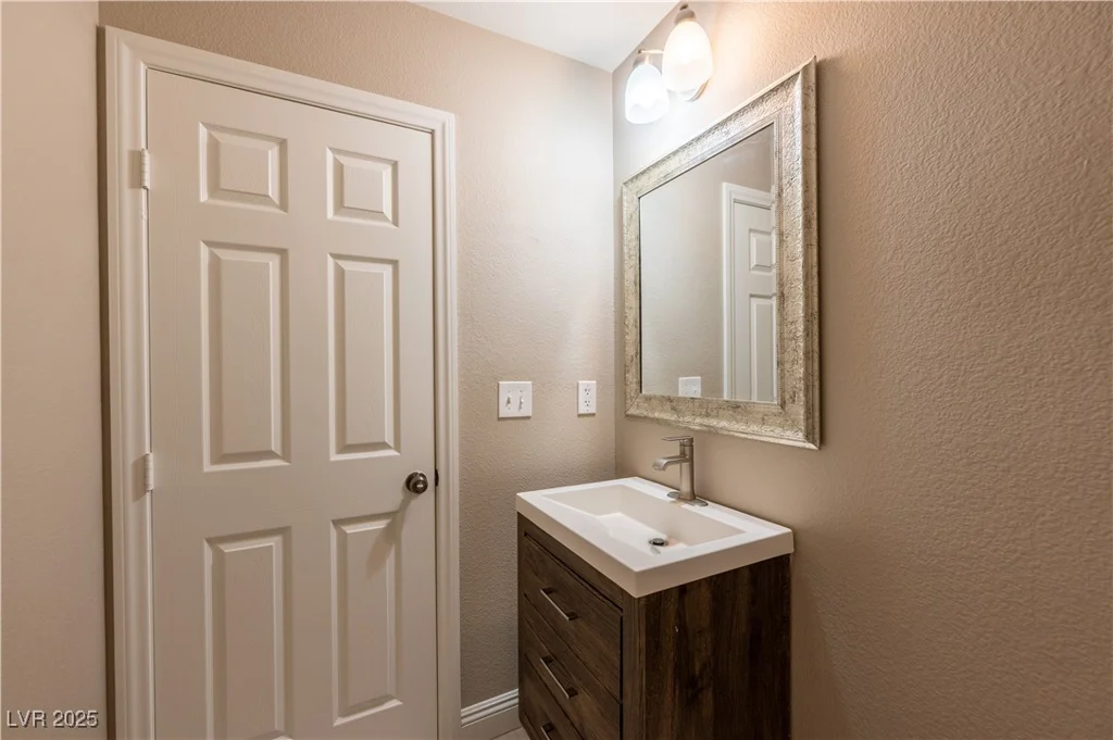 6036 Sierra Lakes, North Las Vegas, NV 89031