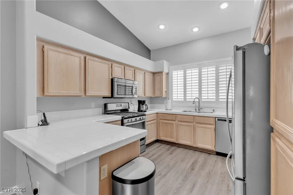 10035 Oak Creek Canyon, Las Vegas, NV 89147