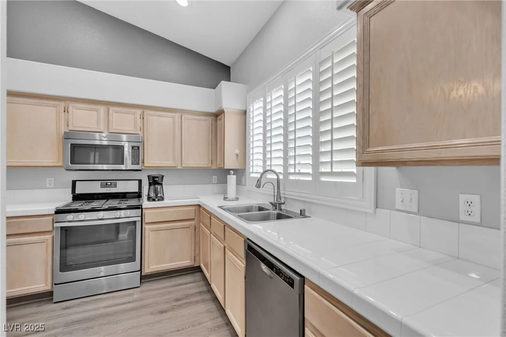 10035 Oak Creek Canyon, Las Vegas, NV 89147