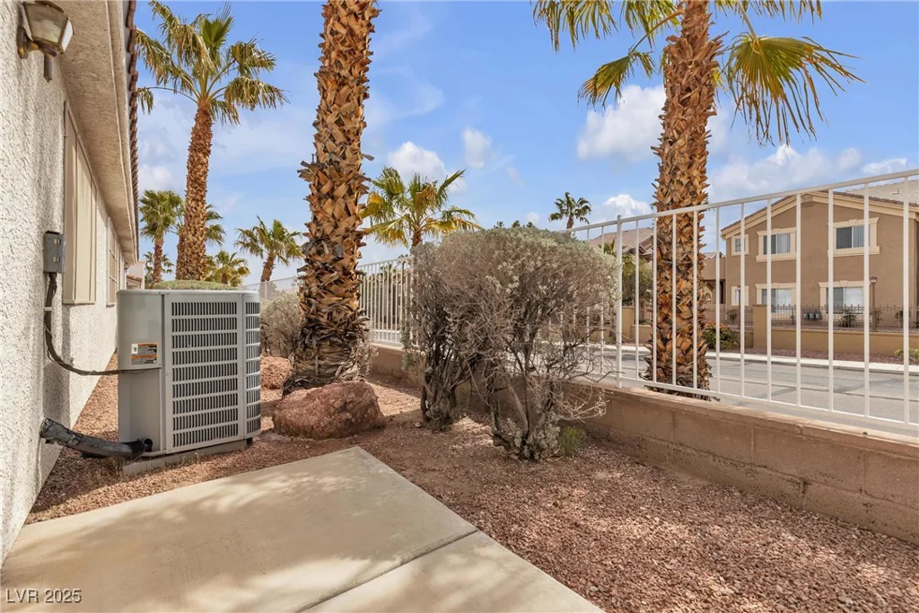 10035 Oak Creek Canyon, Las Vegas, NV 89147