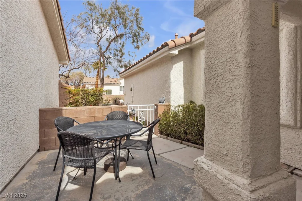 10035 Oak Creek Canyon, Las Vegas, NV 89147