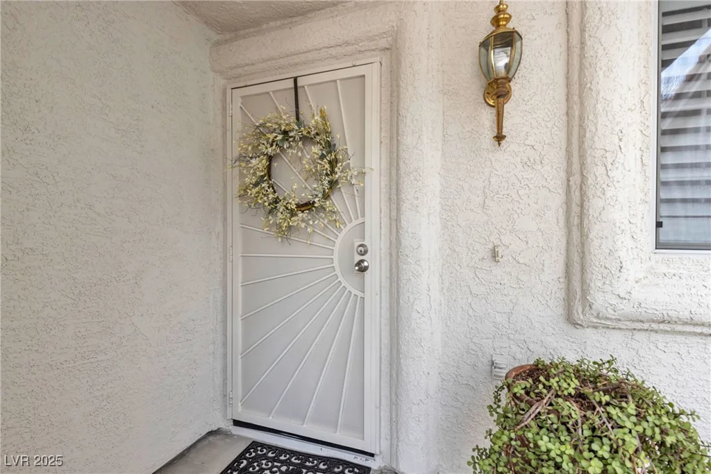 10035 Oak Creek Canyon, Las Vegas, NV 89147