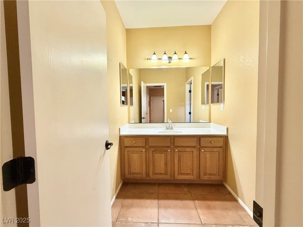 8477 Orly, Las Vegas, NV 89143