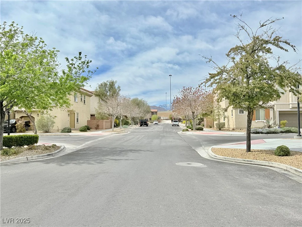 8477 Orly, Las Vegas, NV 89143
