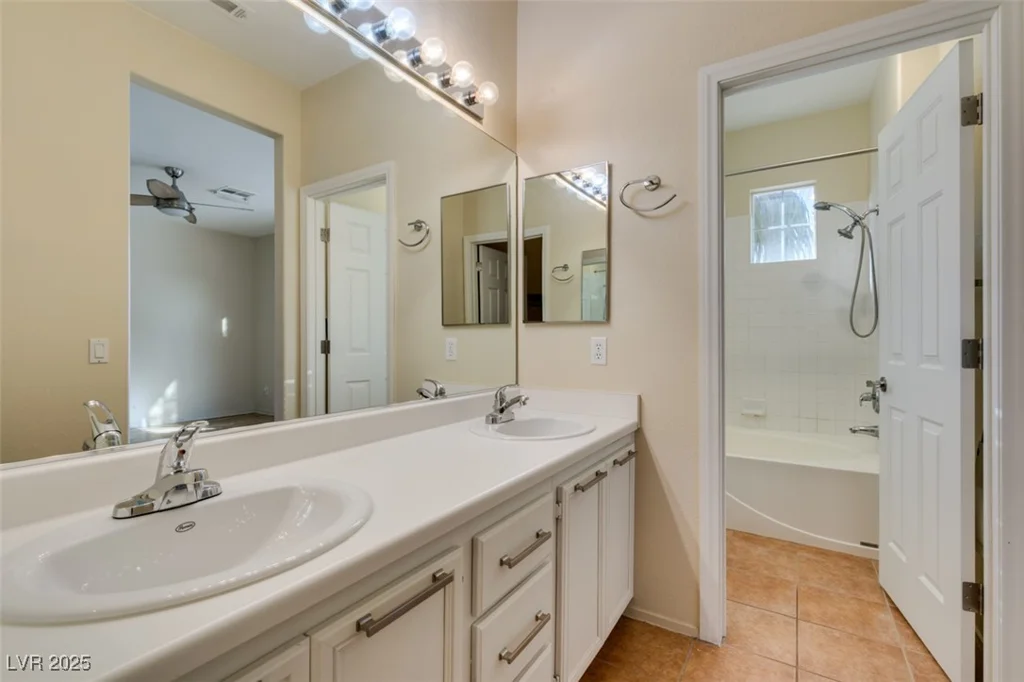 832 Clear Diamond, Las Vegas, NV 89123