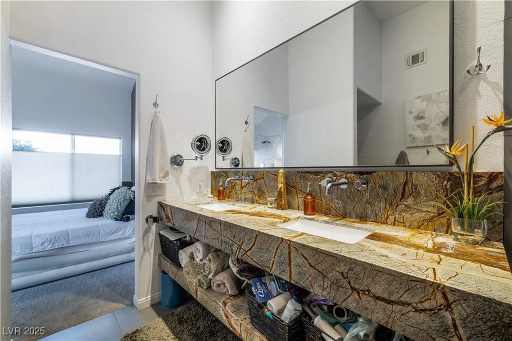 6923 Emerald Springs, Las Vegas, NV 89113