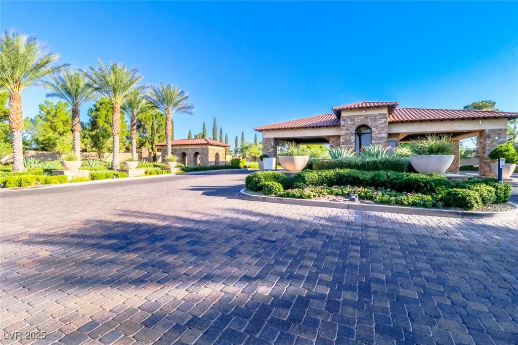 6923 Emerald Springs, Las Vegas, NV 89113