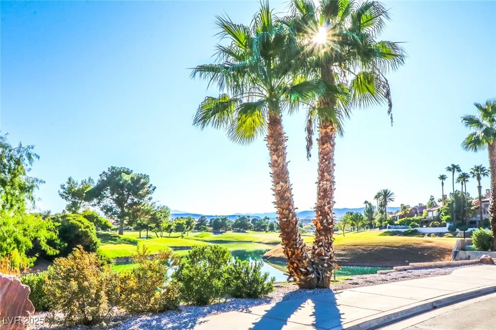 6923 Emerald Springs, Las Vegas, NV 89113