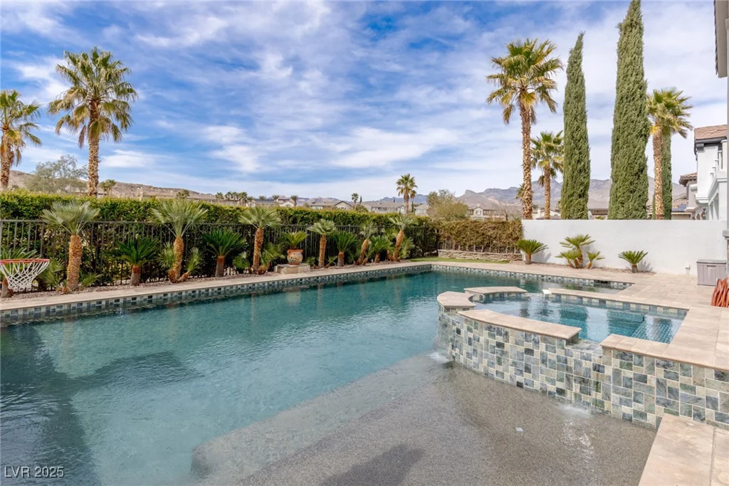 2001 Alcova Ridge, Las Vegas, NV 89135