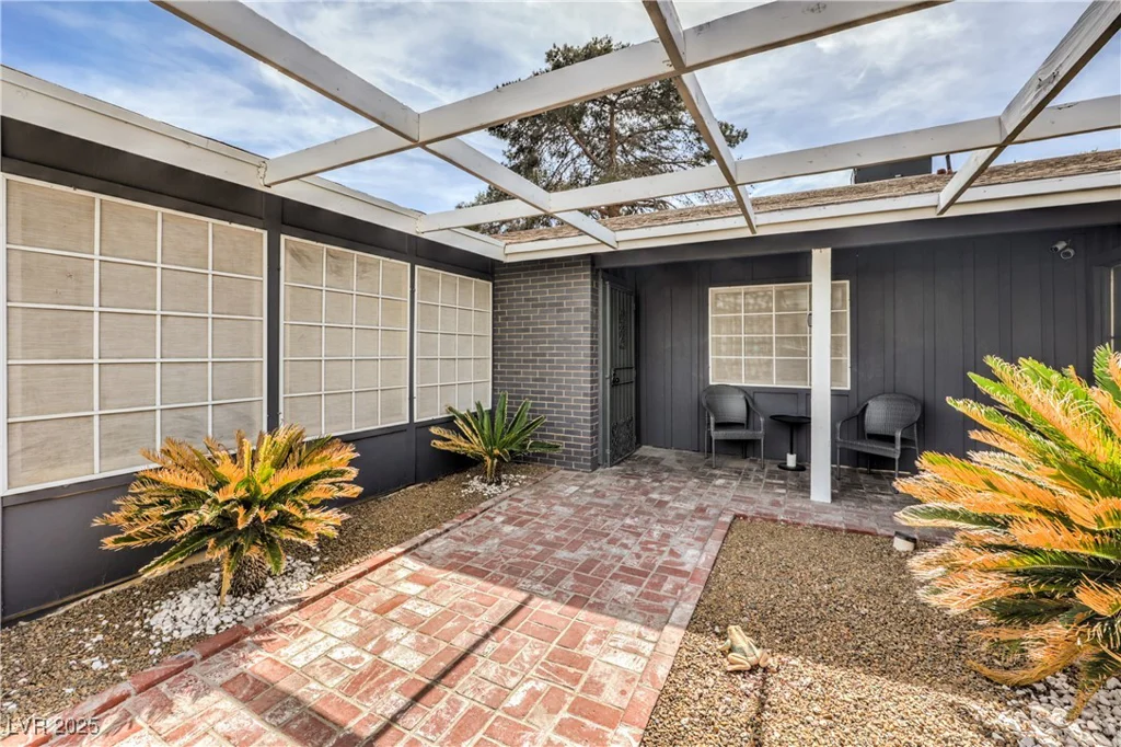 3991 Shadow Wood, Las Vegas, NV 89121
