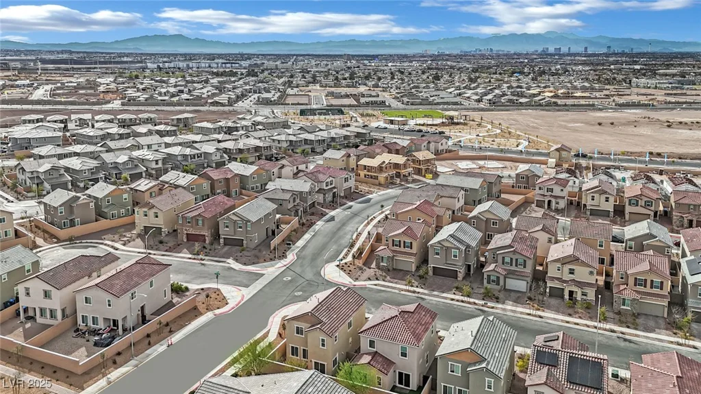 393 Desert Cadence, Henderson, NV 89011