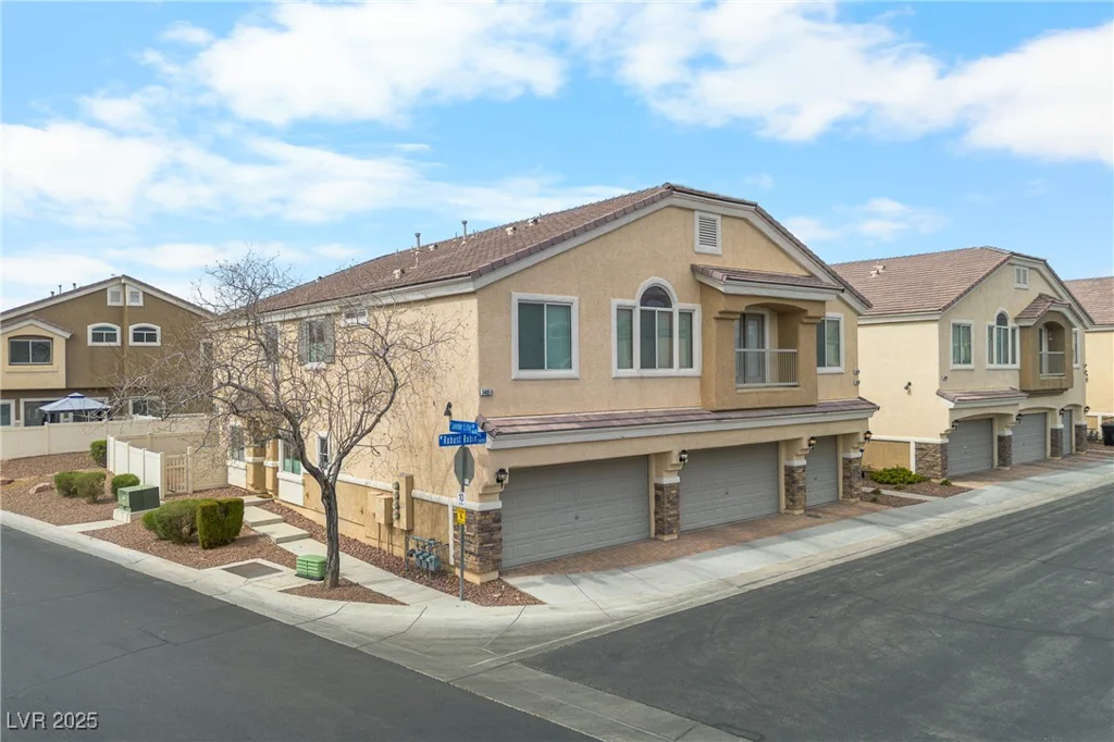 3405 Robust Robin, North Las Vegas, NV 89084