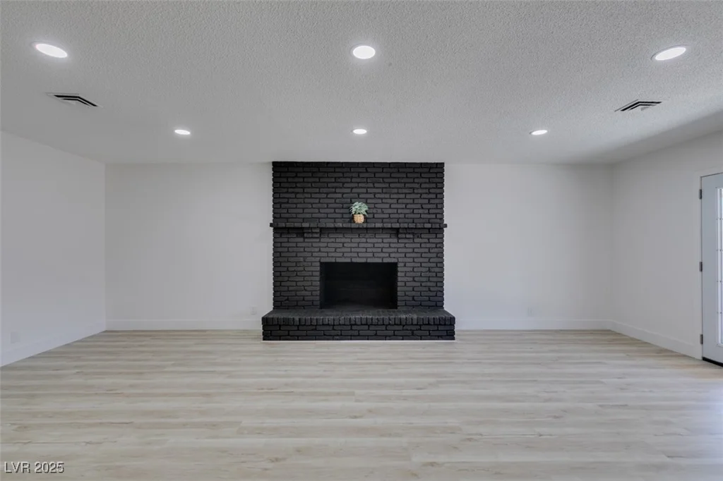 1900 Oakey, Las Vegas, NV 89104