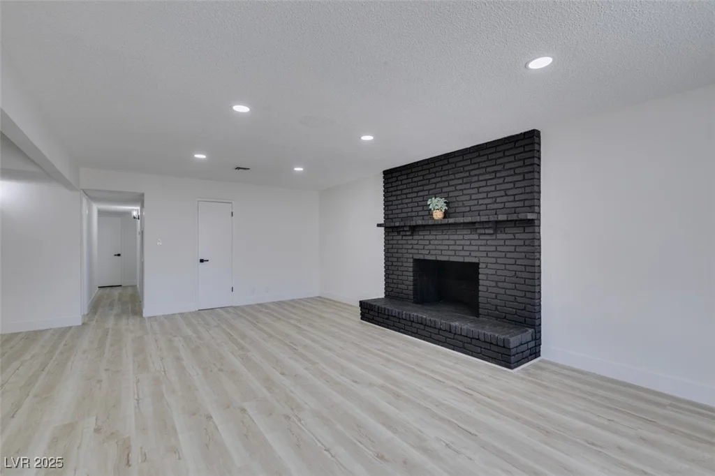 1900 Oakey, Las Vegas, NV 89104