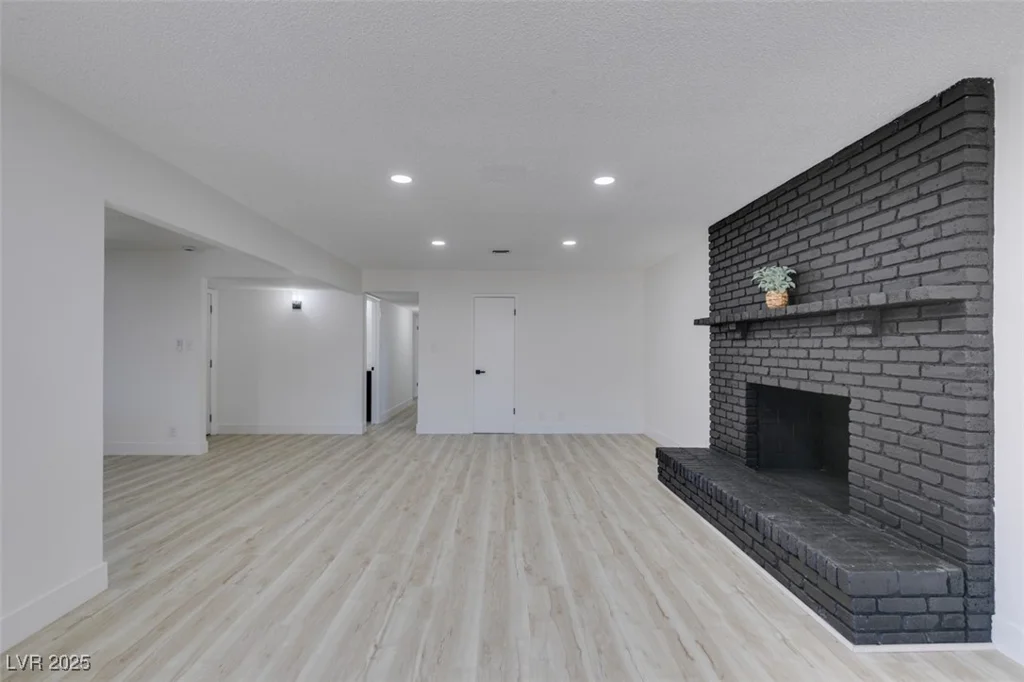 1900 Oakey, Las Vegas, NV 89104