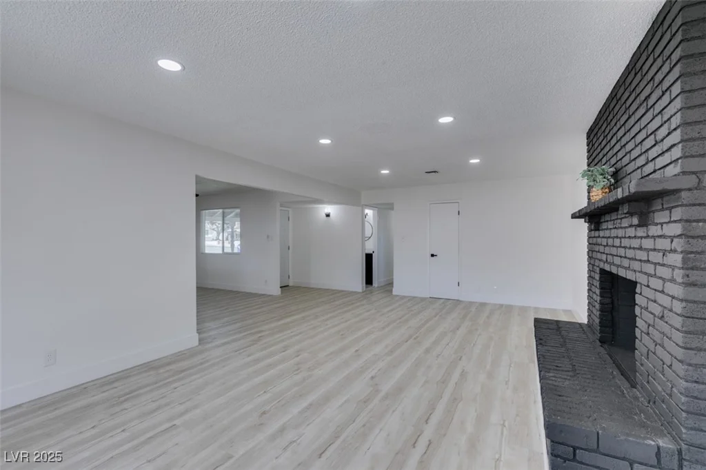 1900 Oakey, Las Vegas, NV 89104