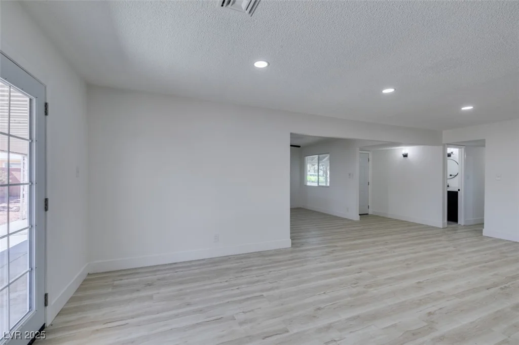1900 Oakey, Las Vegas, NV 89104