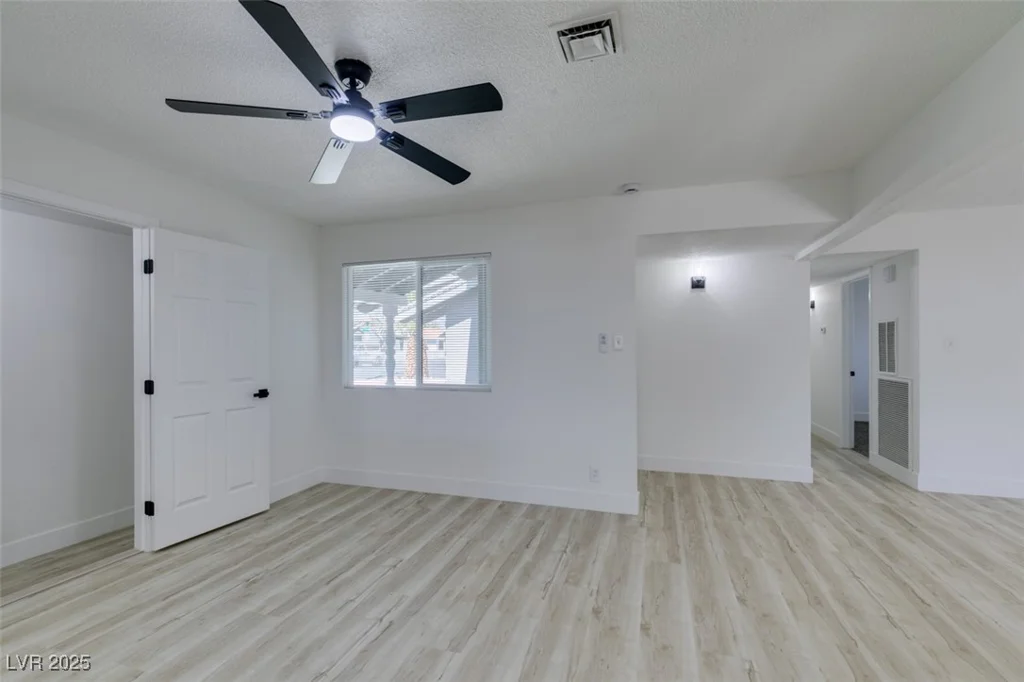 1900 Oakey, Las Vegas, NV 89104