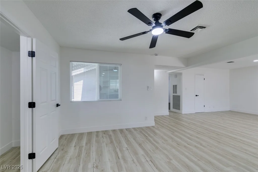 1900 Oakey, Las Vegas, NV 89104