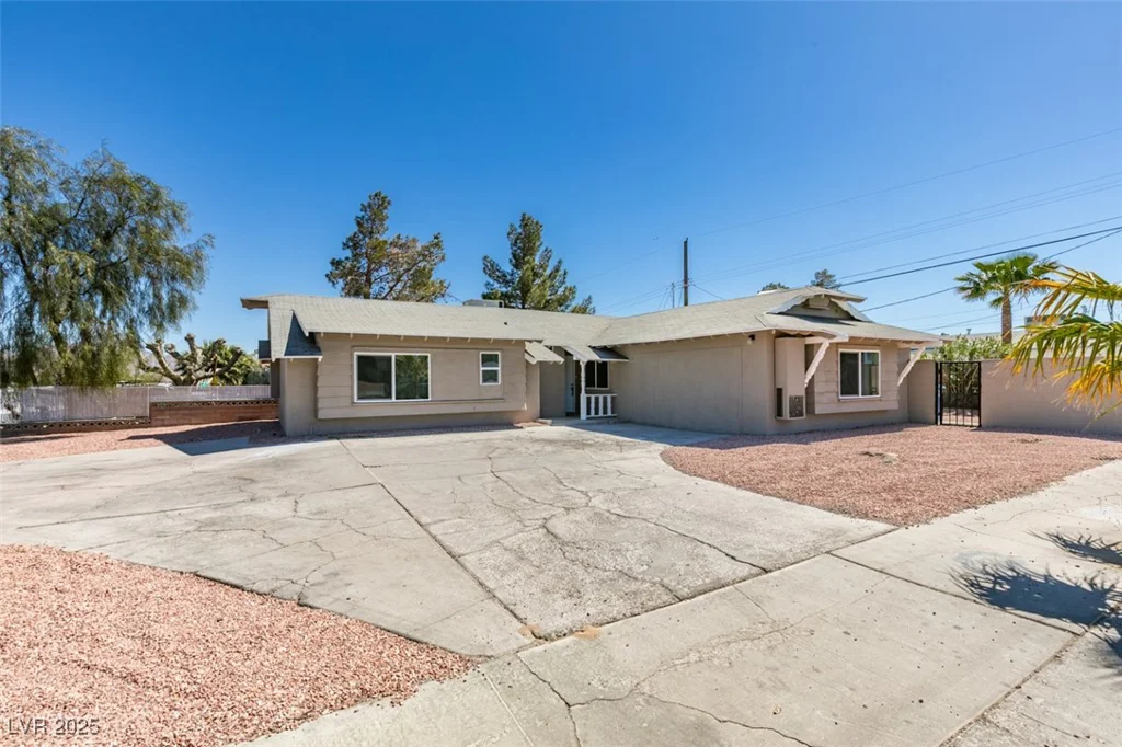 1900 Oakey, Las Vegas, NV 89104