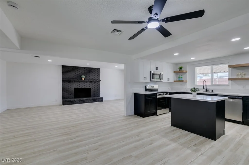 1900 Oakey, Las Vegas, NV 89104