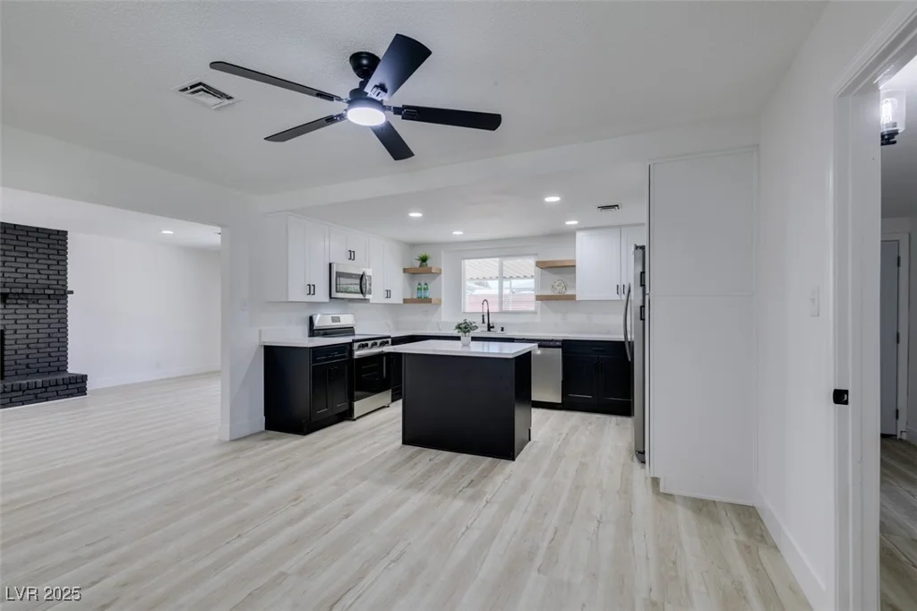 1900 Oakey, Las Vegas, NV 89104