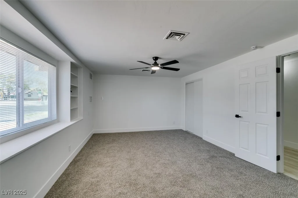 1900 Oakey, Las Vegas, NV 89104