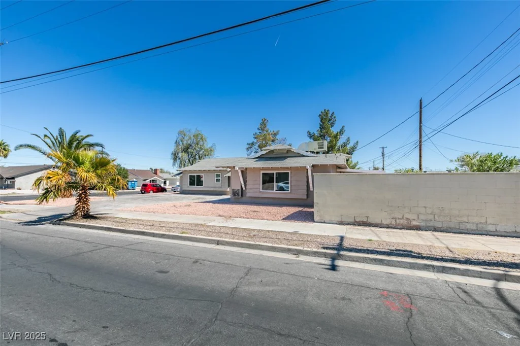 1900 Oakey, Las Vegas, NV 89104