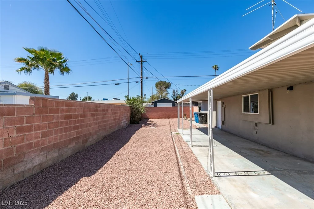 1900 Oakey, Las Vegas, NV 89104
