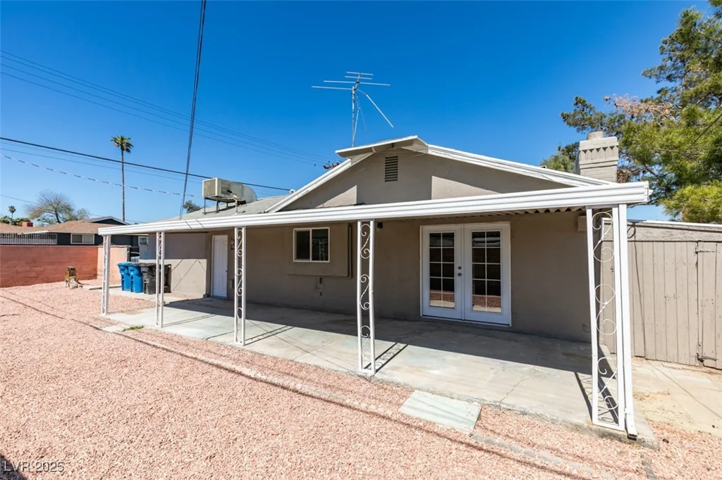 1900 Oakey, Las Vegas, NV 89104
