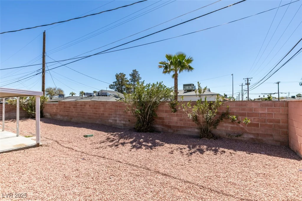 1900 Oakey, Las Vegas, NV 89104