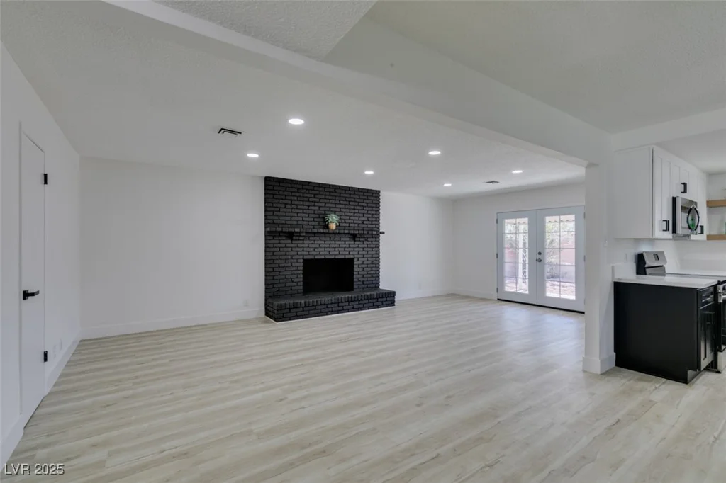 1900 Oakey, Las Vegas, NV 89104