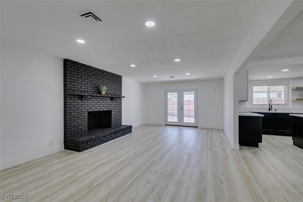 1900 Oakey, Las Vegas, NV 89104