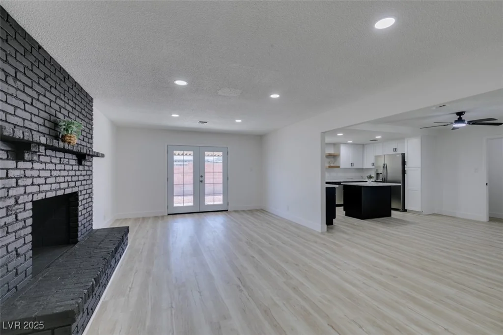 1900 Oakey, Las Vegas, NV 89104