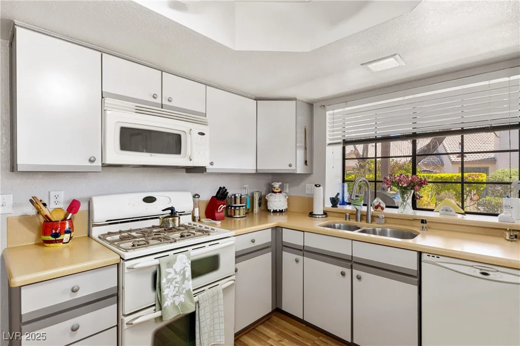 5709 Colwood, Las Vegas, NV 89130