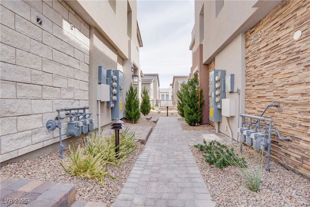 600 Carriage Hill, Las Vegas, NV 89138